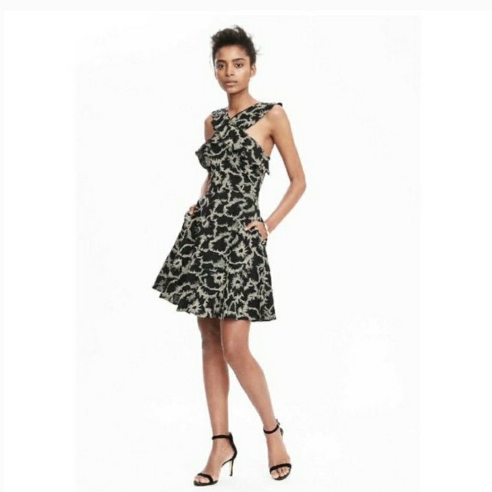 BananaRepublic dress black embroider halte…